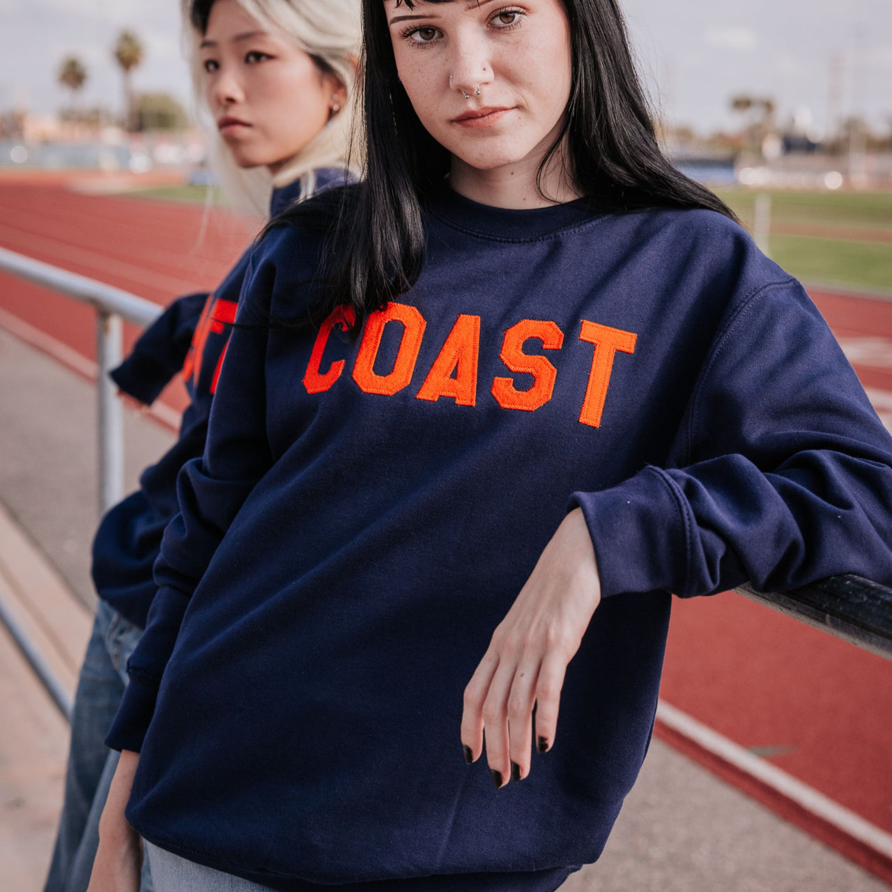 COAST FELT LETTER SWEATSHIRT
